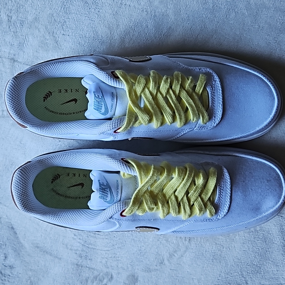 Nike - Picture 2 of 8
